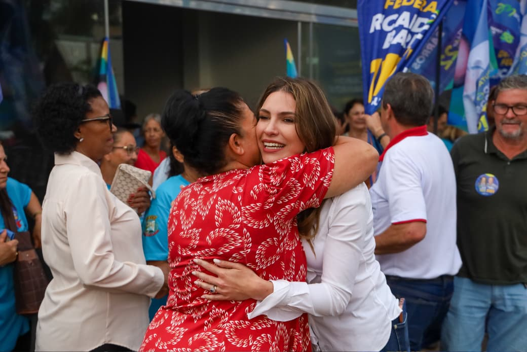 Maria Victoria percorre 16 cidades em dois dias na reta final da campanha
