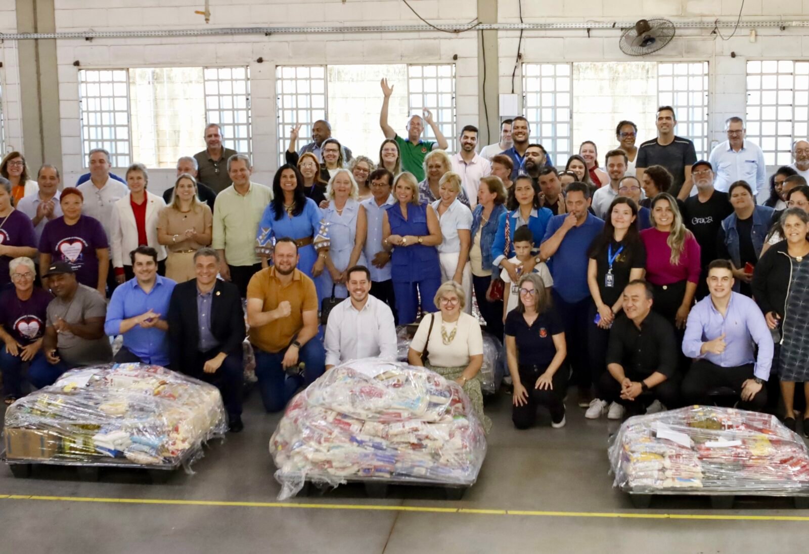 Entidades assistenciais recebem alimentos arrecadados na Prova Rústica Tiradentes 2025