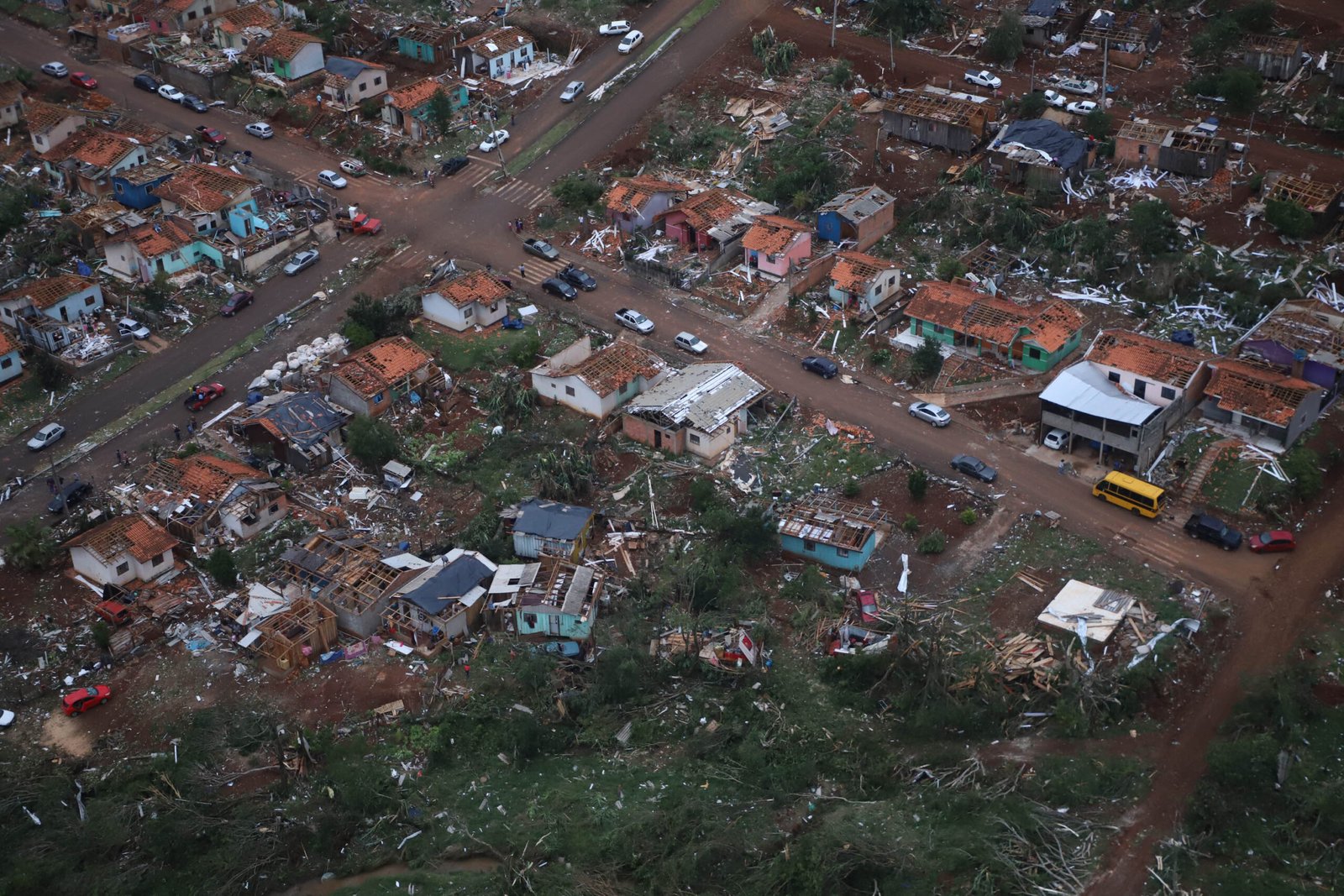 Estado propõe lei com auxílio de R$ 50 mil por família para agilizar ajuda a cidades atingidas por tornado