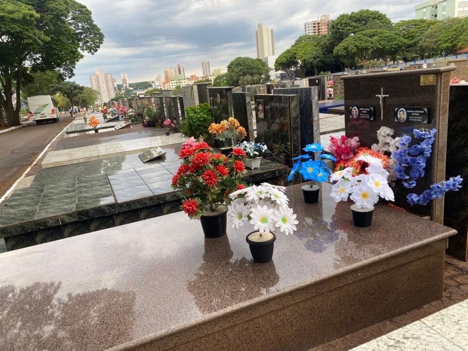 Projeto busca proteger patrimônio dos cemitérios e combater furtos de placas e peças metálicas em Maringá