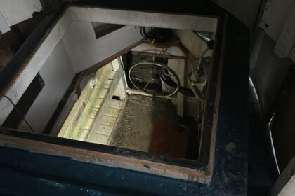 Marinha, PF e FAB apreendem semissubmersível do tráfico internacional