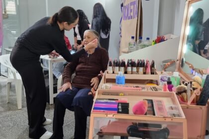 Prefeitura promove ação de autocuidado e beleza para idosas do Centro Dia