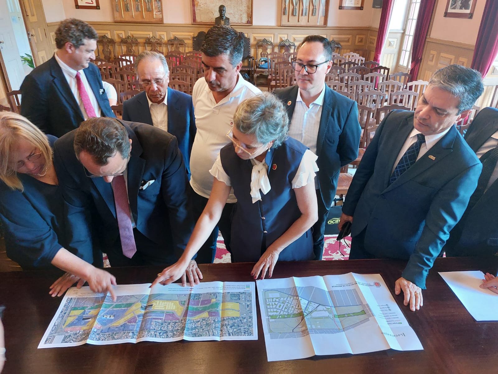 A comitiva de Maringá, liderada pela vice-prefeita Sandra Jacovós, se reuniu com o presidente da Câmara de Leiria, Gonçalo Lopes, e apresentou o local para a implantação do Parque Português em Maringá