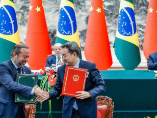 Brasil e China firmam acordo histórico para exportação de etanol! Entenda como essa parceria impulsionará a descarbonização e o mercado de biocombustíveis.