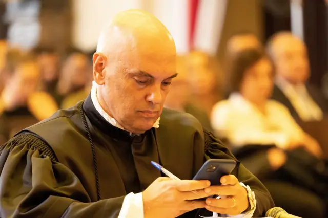 Alexandre de Moraes no iPhone