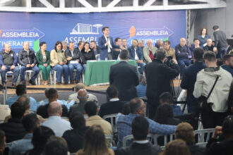 Na estreia em Goioerê, Assembleia Itinerante homenageia personalidades e recebe mais de 50 reivindicações