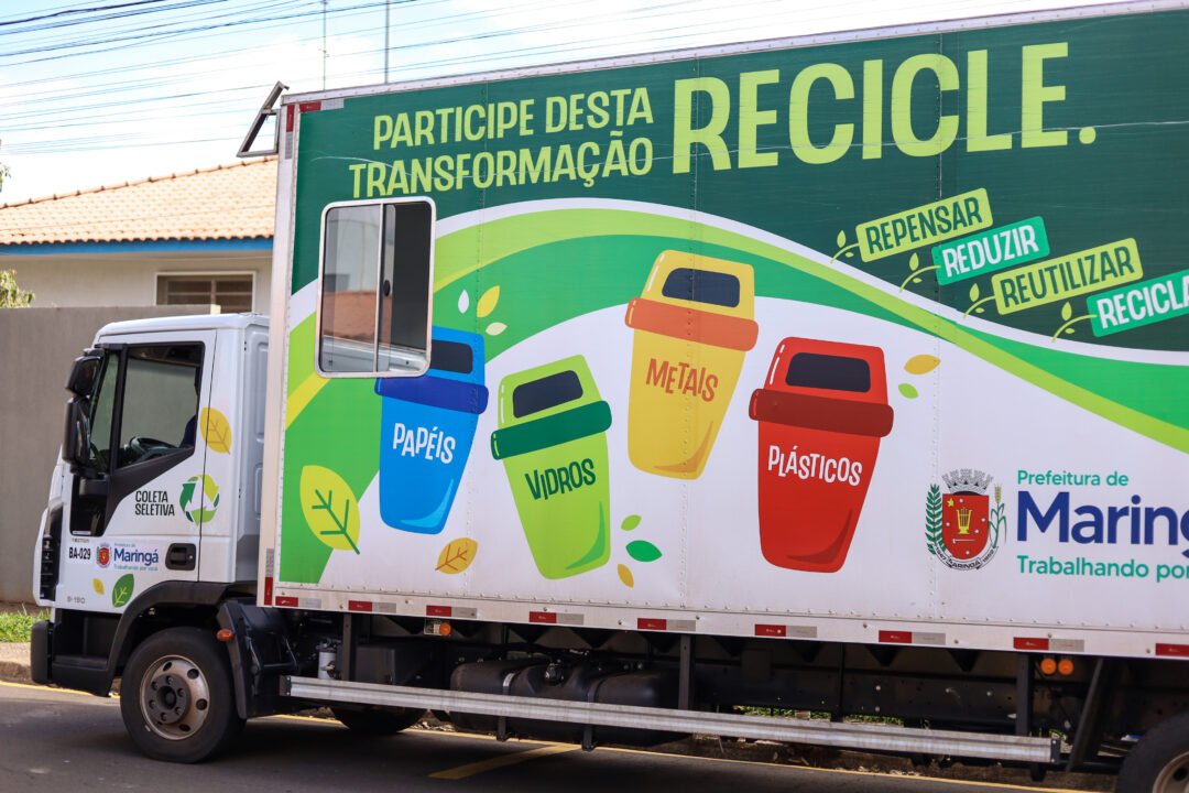 Caminhão da coleta seletiva em Maringá