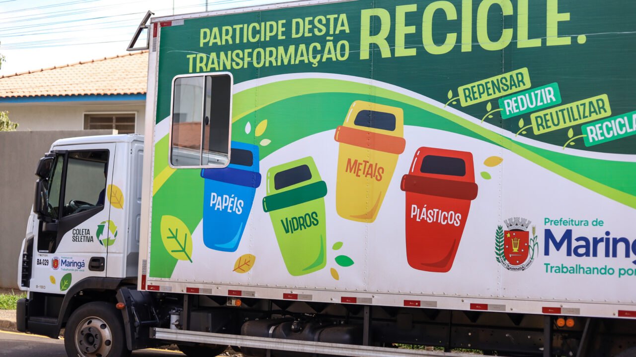 Caminhão da coleta seletiva em Maringá