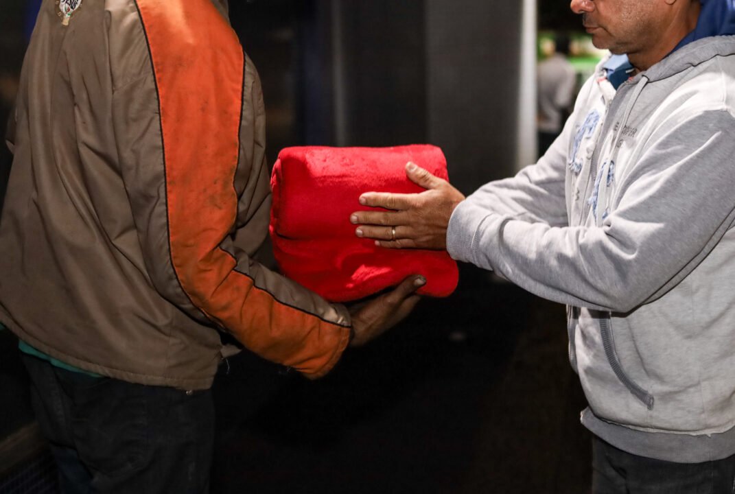 Com queda nas temperaturas, Prefeitura intensifica acolhimento de pessoas em situação de rua