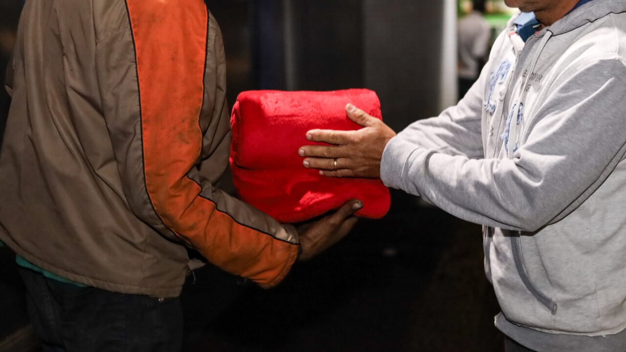 Com queda nas temperaturas, Prefeitura intensifica acolhimento de pessoas em situação de rua