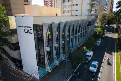 Participe da 4ª Conferência Municipal de Promoção da Igualdade Racial de Maringá (16 e 17 de maio no CAC). Inscrições abertas para debater igualdade, reparação e justiça social com comunidades negras, indígenas e ciganas.