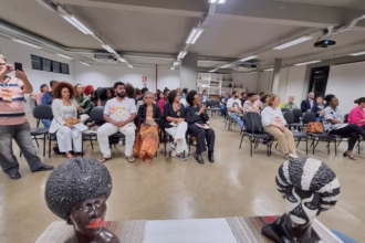 Maringá debate equidade racial na 4ª Conferência Municipal. Saiba como a Prefeitura e a sociedade civil se uniram para criar políticas públicas inclusivas e combater o racismo.