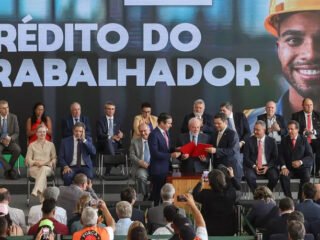 - Crédito do Trabalhador impulsiona saúde financeira dos trabalhadores - Programa federal já beneficia 1,8 milhão de trabalhadores com juros reduzidos Se precisar de ajustes, estou por aqui! 🚀🔍