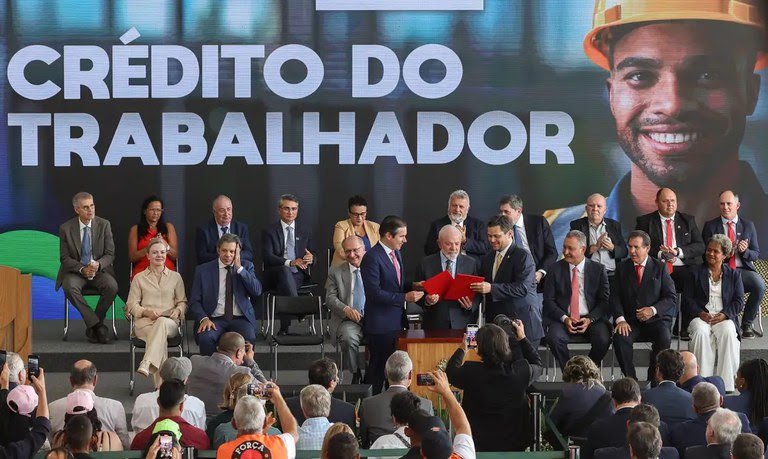 - Crédito do Trabalhador impulsiona saúde financeira dos trabalhadores - Programa federal já beneficia 1,8 milhão de trabalhadores com juros reduzidos Se precisar de ajustes, estou por aqui! 🚀🔍