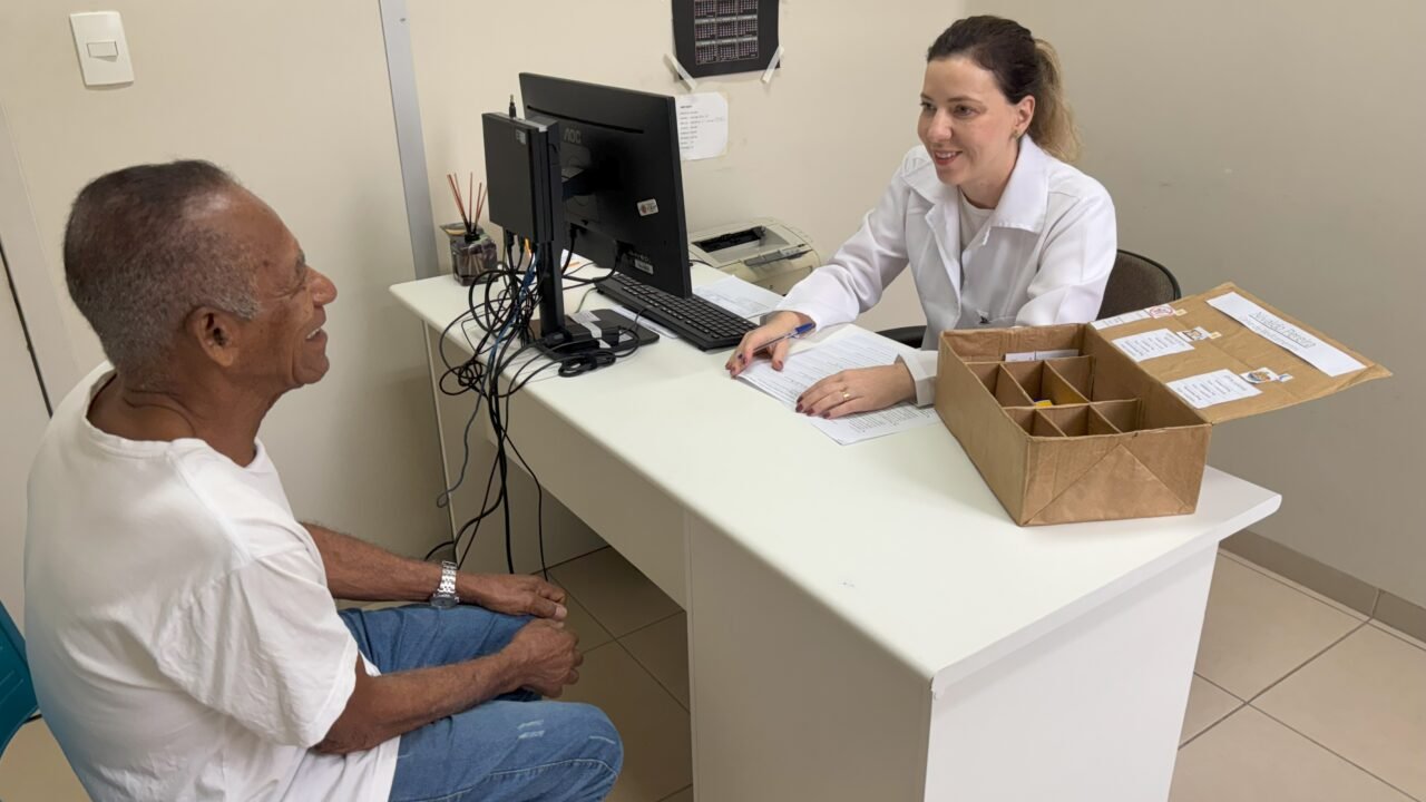 Em Maringá, UBSs auxiliam pacientes na organização de medicamentos com atendimento farmacêutico personalizado