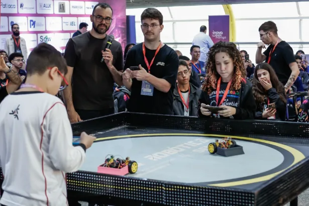 Equipes se enfrentaram na Batalha de Robôs durante a Inova Week 2026