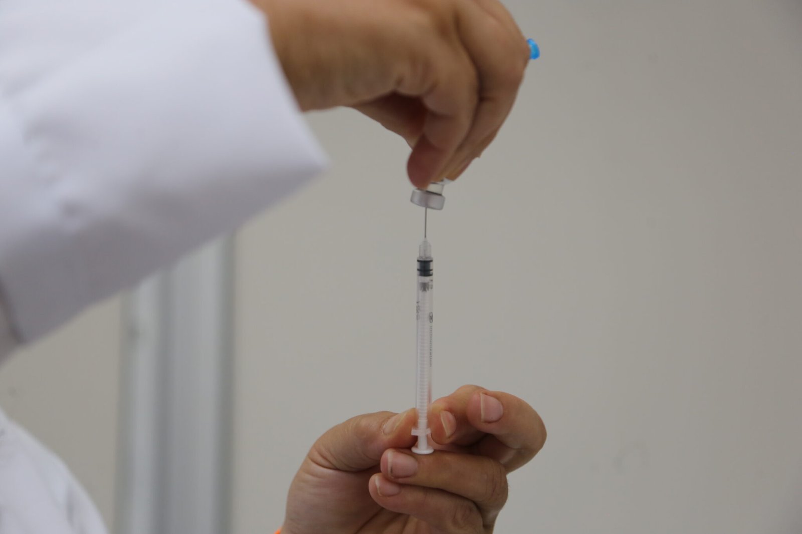 Prefeitura amplia proteção contra meningite bacteriana e inicia aplicação da dose de reforço da vacina ACWY para crianças de 12 meses