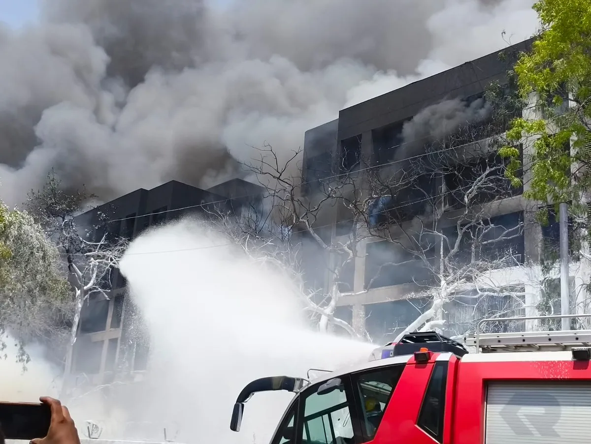 Tragédia Aérea na Índia: Avião Lança "Mayday" Antes de Queda Fatal