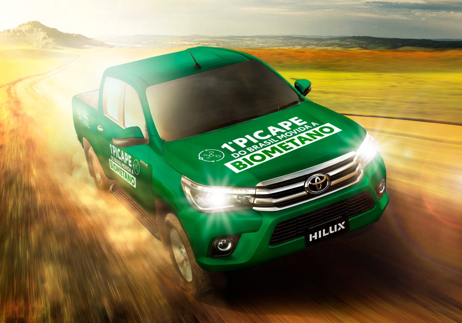 Toyota apresenta Hilux movida a biometano pela primeira vez ao público na Agrishow 2025