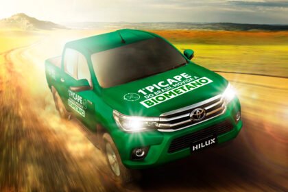 Toyota apresenta Hilux movida a biometano pela primeira vez ao público na Agrishow 2025