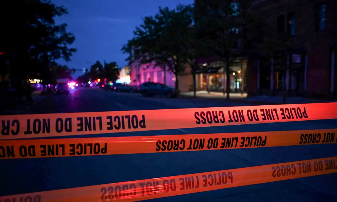 Homem ataca multidão nos Estados Unidos; oito pessoas ficam feridas