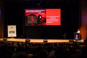 Maringá realiza evento sobre justiça restaurativa na educação, promovendo reflexões e alternativas para resolução de conflitos escolares.