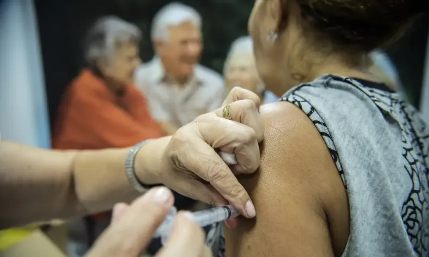 Idosos em risco! Vírus respiratórios aumentam no inverno e ameaçam idosos – Saiba como se proteger