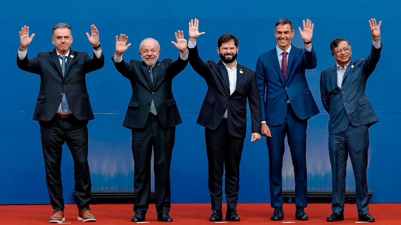 Lula defende regulamentação de plataformas digitais em encontro com líderes de esquerda no Chile