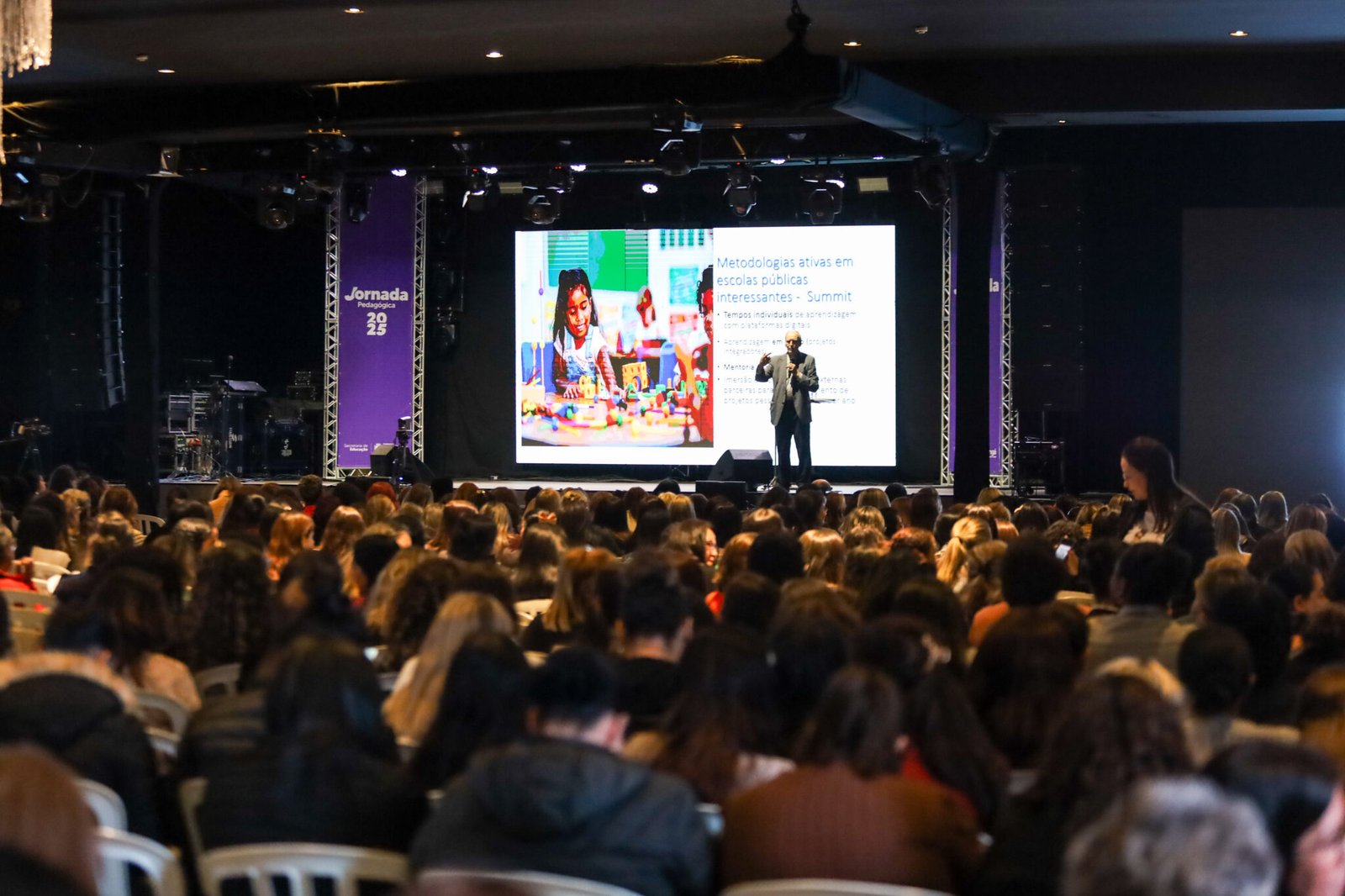 Mais de 5,7 mil servidores da educação participam de formação antes do retorno das aulas