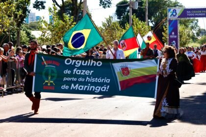 Maringaenses celebram o 78º aniversário da cidade com desfile cívico emocionante e feira gastronômica animada. Uma festa para toda a comunidade na Rua Alcindo Keller.