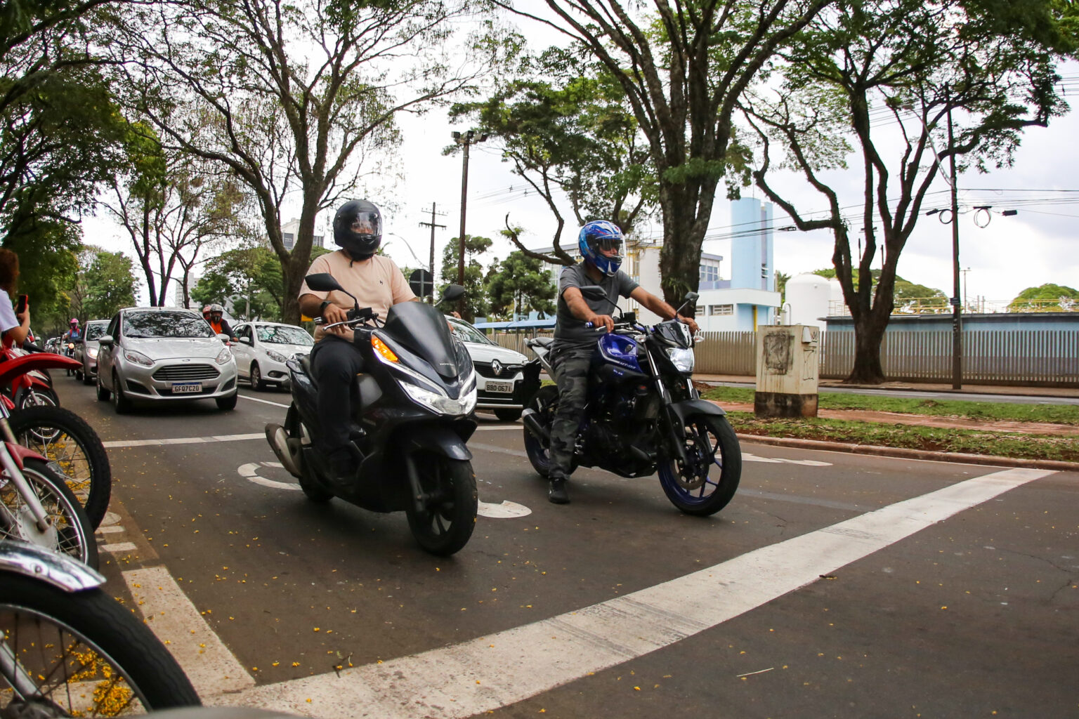 Motos