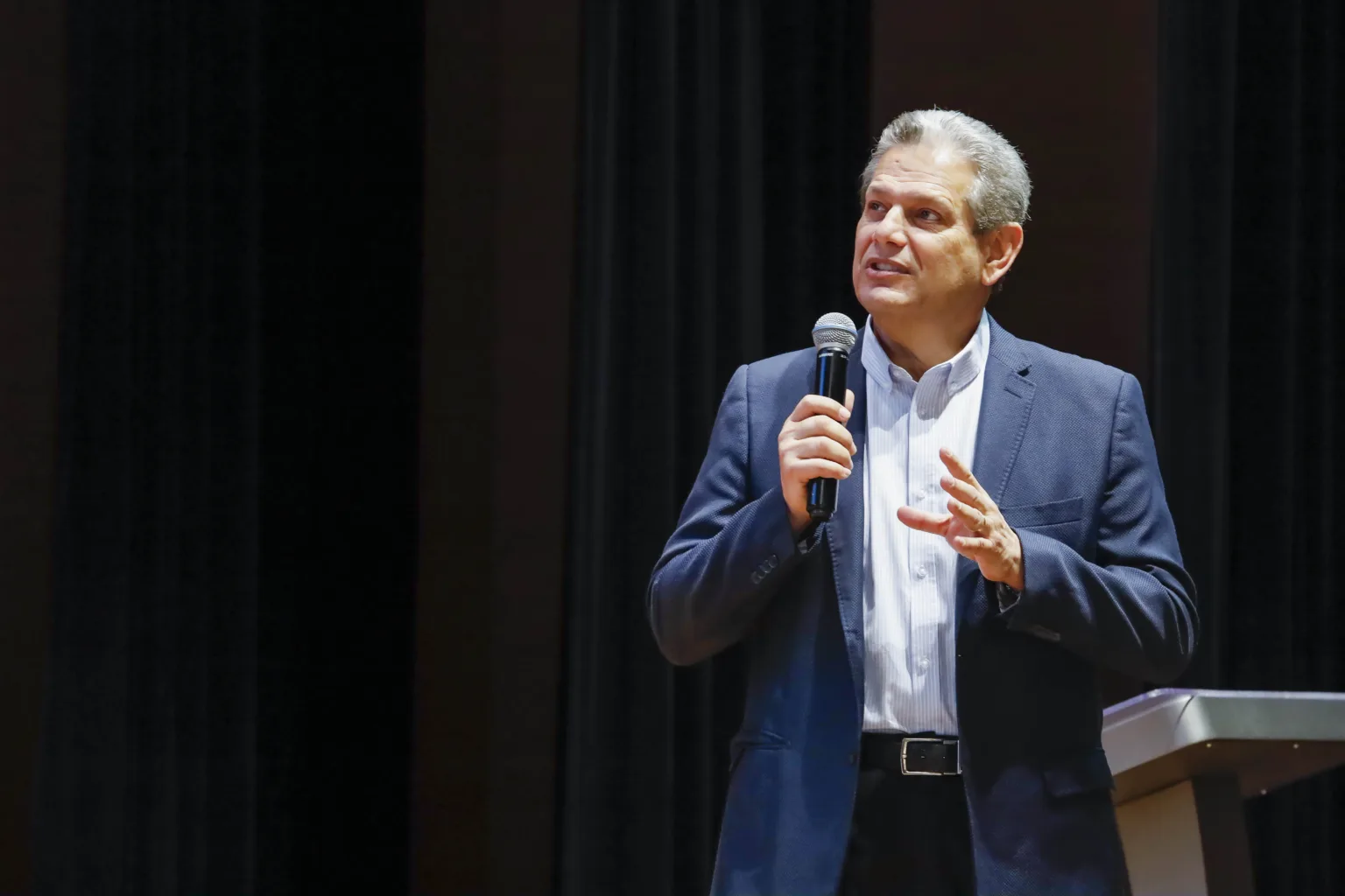 "Prefeito de Maringá busca investimentos no Japão para fortalecer a economia local e expandir relações diplomáticas. Saiba mais!"