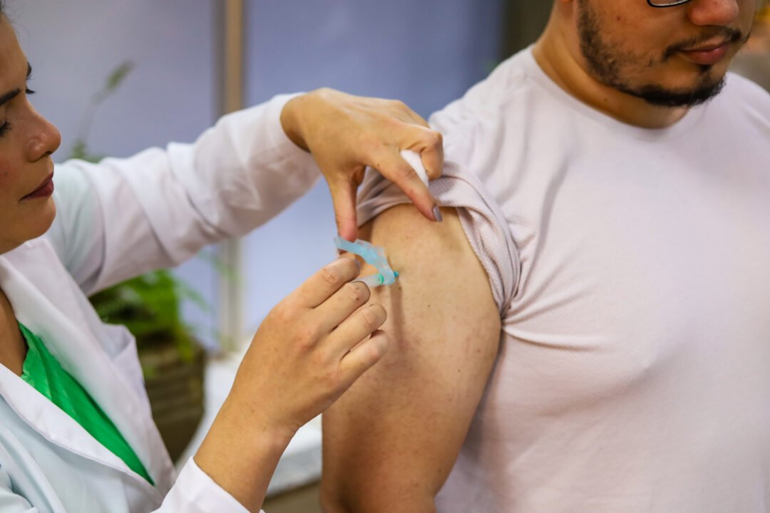 Prefeitura de Maringá Leva Vacinação Contra a Gripe à UEM Nesta Segunda (23) e Terça (24)