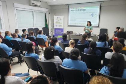 Prefeitura de Maringá capacita equipes da Saúde da Família de Paiçandu para atendimento de pessoas inscritas em programas sociais