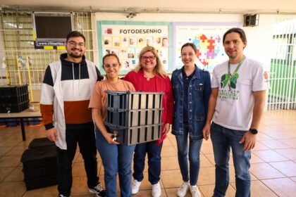 Nesta quarta-feira, 18, foram cedidas as primeiras composteiras para os pais e servidores da Escola Municipal Octávio Periotto (Credito: Rafael Macri / PMM)