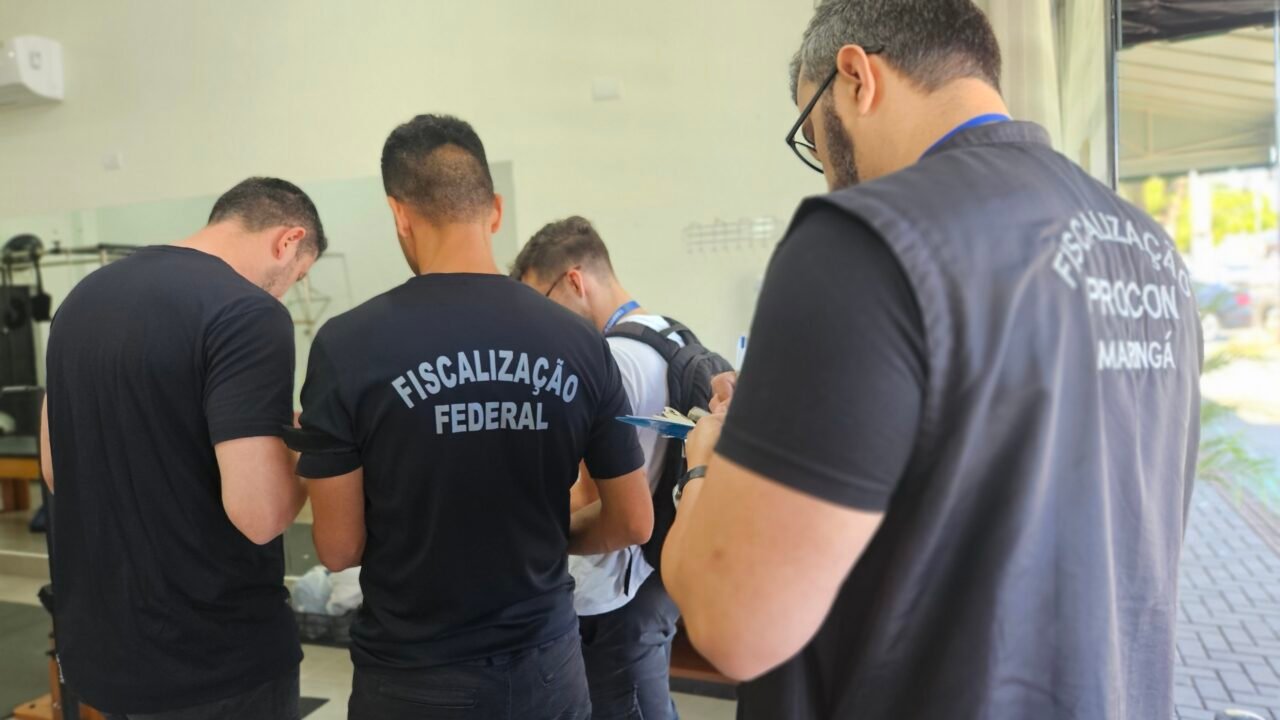 Procon Maringá e conselhos regionais de educação física e fisioterapia vistoriam estúdios de pilates