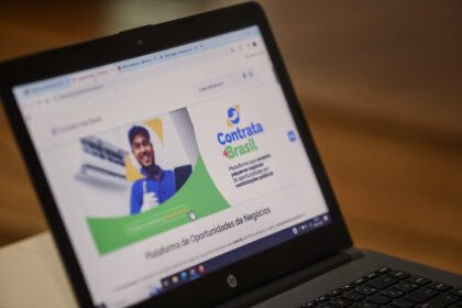 Programa ‘MEI Resolve’ capacita pequenos negócios para serviços públicos, impulsionando a economia e promovendo desenvolvimento comunitário.