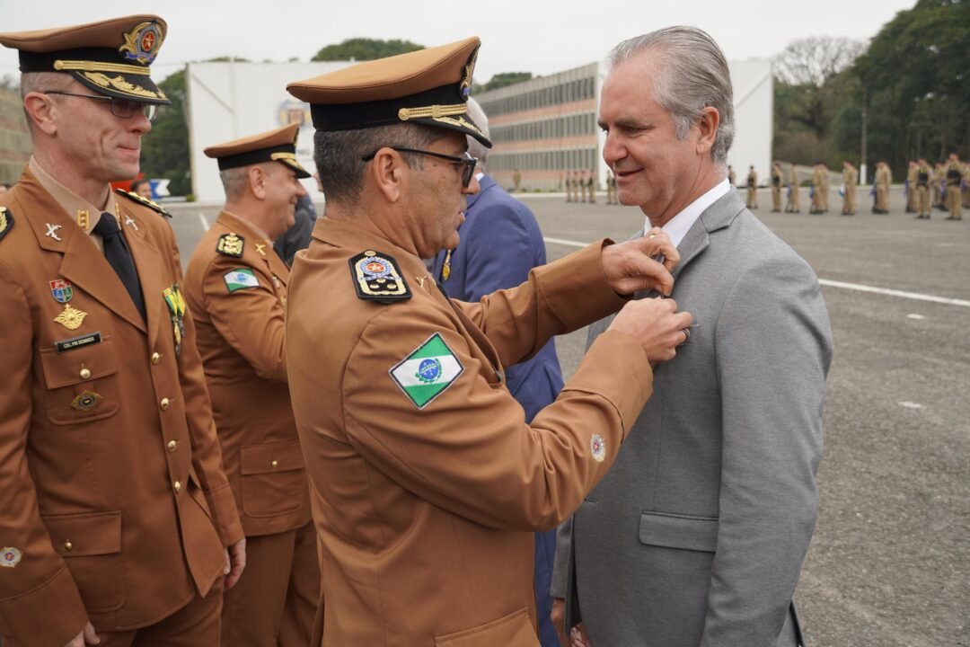 Secretário de Estado do Planejamento, Ulisses Maia recebe Medalha de Mérito do Comando-Geral