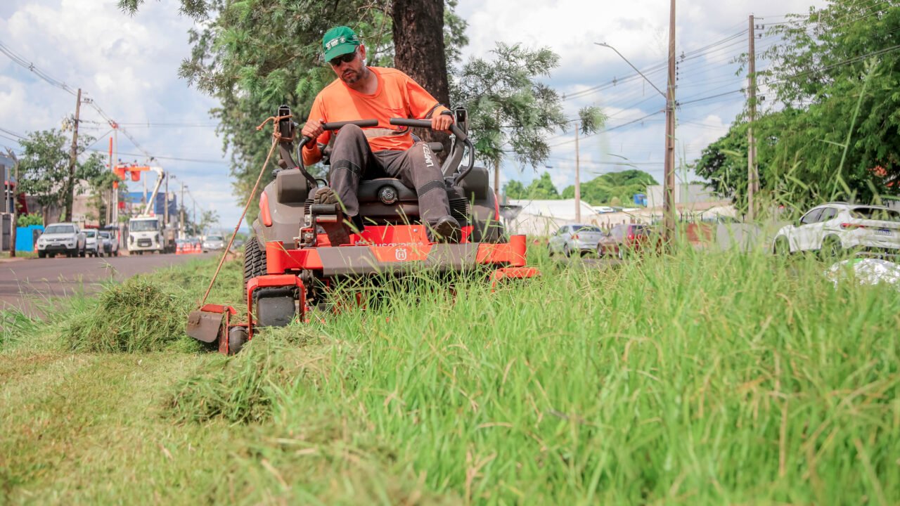Prefeitura realiza roçada em mais de 7,8 milhões de metros quadrados neste ano