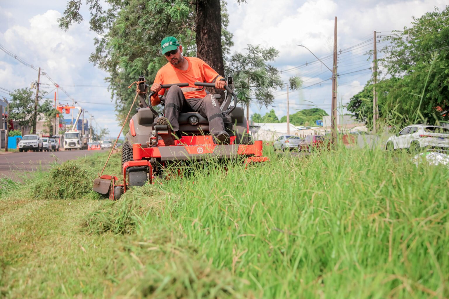 Prefeitura realiza roçada em mais de 7,8 milhões de metros quadrados neste ano