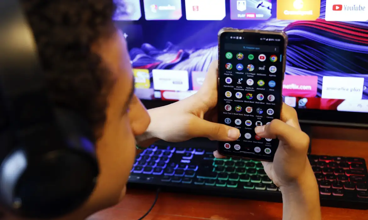 Regulação de redes sociais: consulta pública encerra em 17 de junho; sua opinião importa, participe!