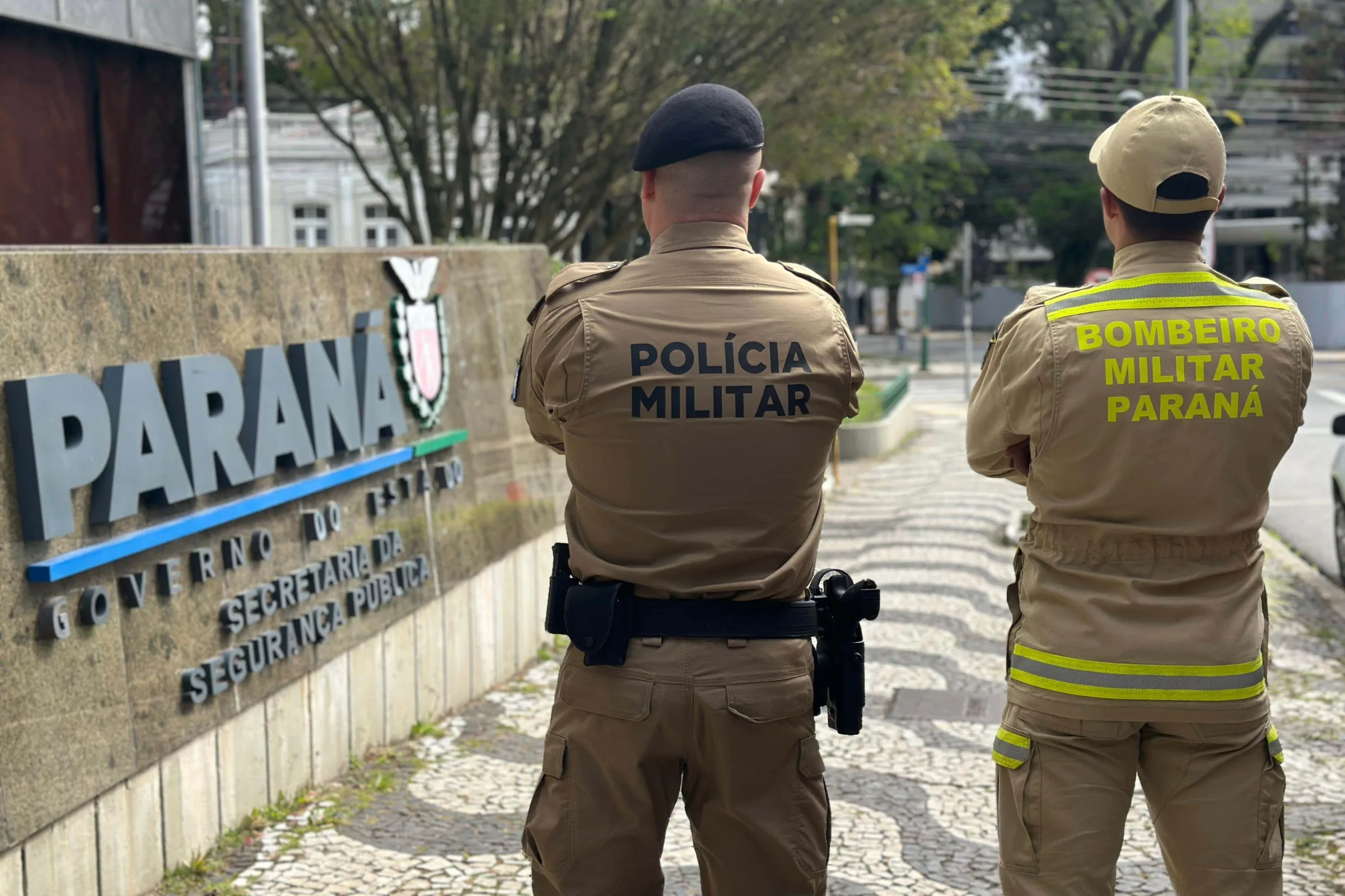 Mais de 30 mil candidatos se inscreveram no concurso público da PMPR e Corpo de Bombeiros do Paraná. Descubra os detalhes sobre a alta procura por essas vagas de segurança pública no estado.