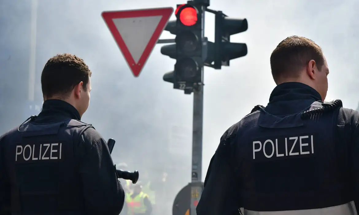 Tiroteio em Escola na Áustria Deixa Pelo Menos Nove Mortos