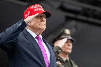 Trump confirma presença em reunião militar de emergência com centenas de generais e almirantes
