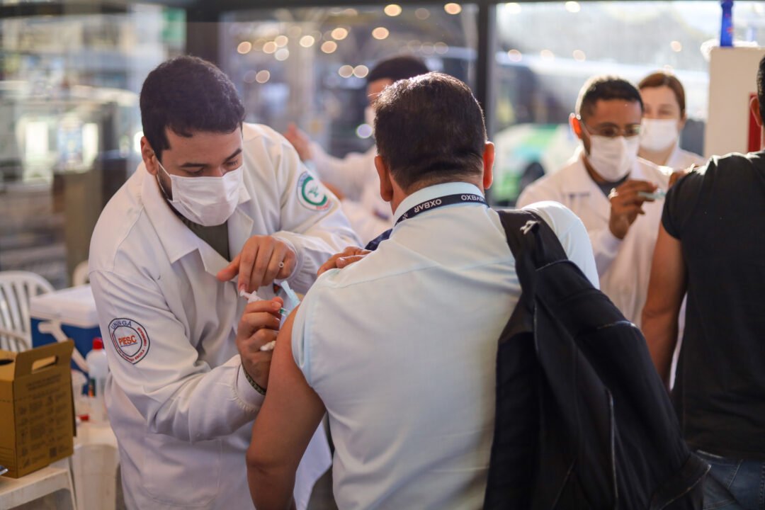 Prefeitura de Maringá realiza nova ação de vacinação contra a gripe no Terminal Urbano