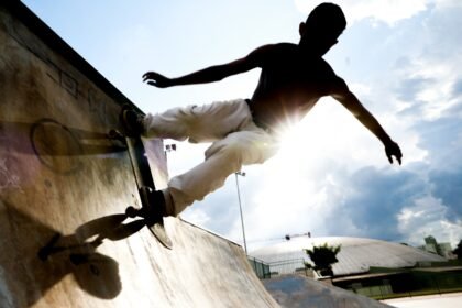 O projeto Hip Hop e Skate nas escolas estaduais pretende aproximar os jovens de temas como cidadania, igualdade e protagonismo, utilizando elementos do seu universo cultural.