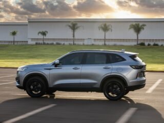 GWM Haval H6 2025/2025. Modelo incorpora novos recursos e mudanças externas e internas para continuar liderando as vendas do segmento de híbridos