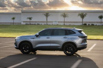 GWM Haval H6 2025/2025. Modelo incorpora novos recursos e mudanças externas e internas para continuar liderando as vendas do segmento de híbridos