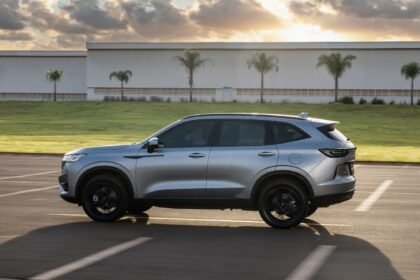 GWM Haval H6 2025/2025. Modelo incorpora novos recursos e mudanças externas e internas para continuar liderando as vendas do segmento de híbridos