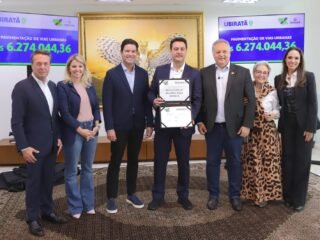 O governador Ratinho Júnior (PSD), o prefeito de Ubiratã Fábio Dalécio (PP) e a deputada estadual Maria Victoria (PP) confirmaram o investimento de R$ 7,7 milhões na pavimentação de ruas no distrito de Yolanda.